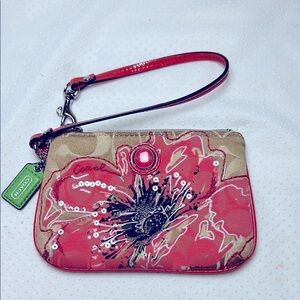 Coach POPPY Flower Sequin signature Wristlet orange patent leather lime hangtag